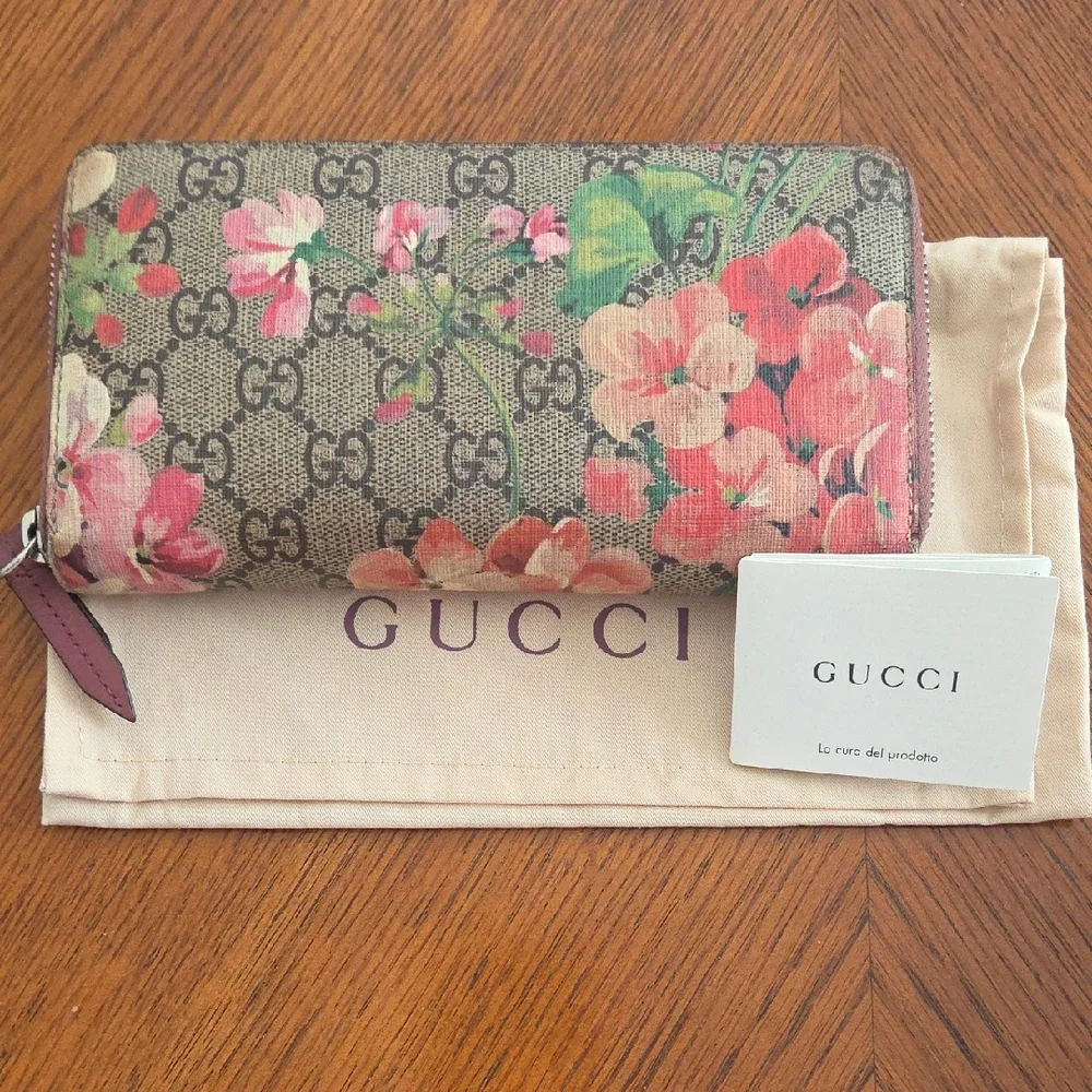 Gucci Floral GG Supreme Zip Around Wallet in Beige with Pink and Green Flowers - Picture 2 of 14